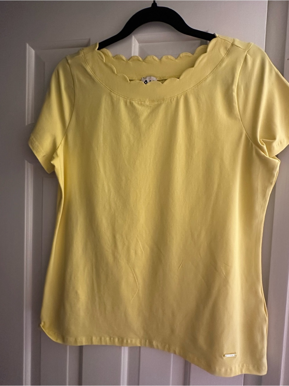 Anne Klein Lemon Scallop Neck Short Sleeve Top